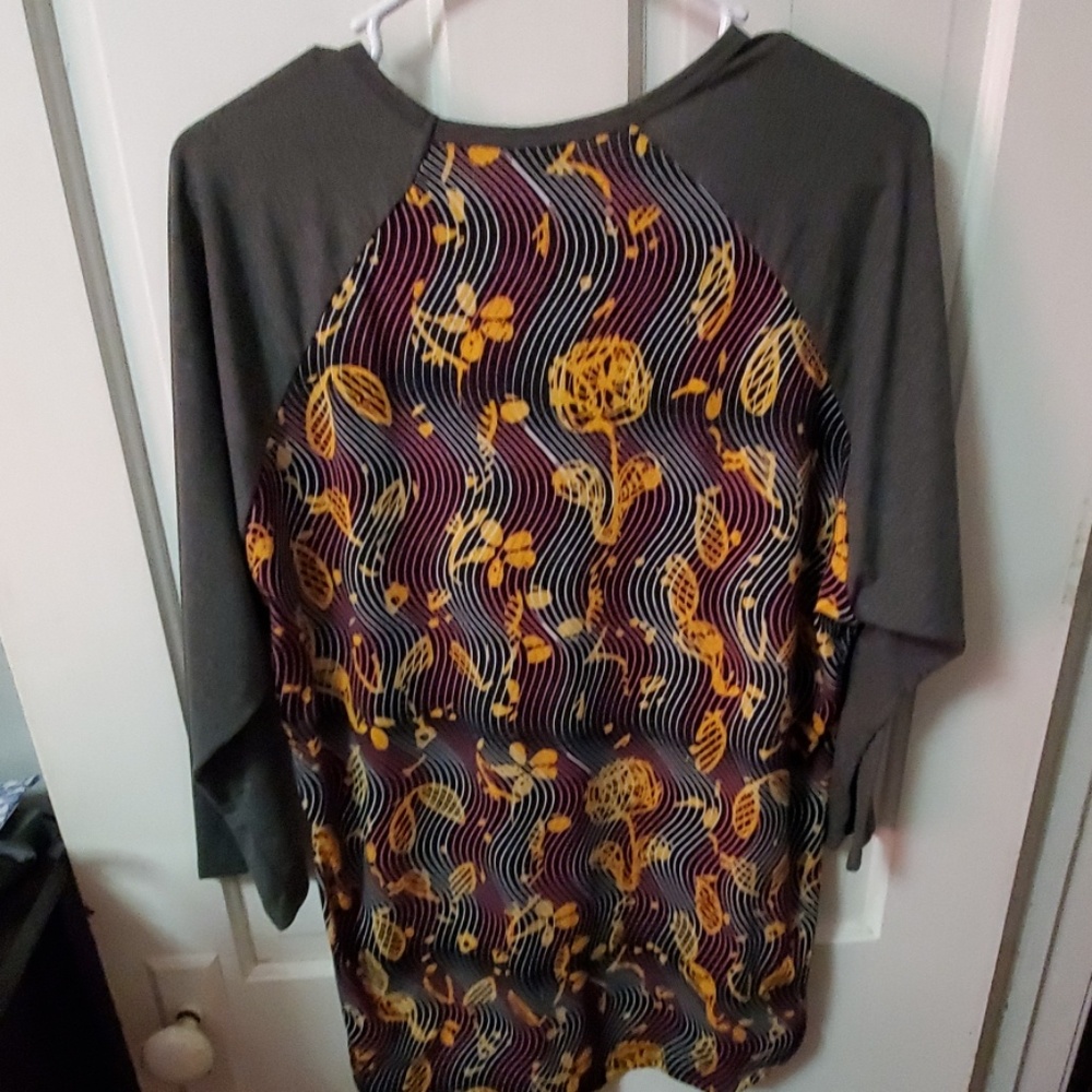 Lularoe Randy top - Picture 4 of 4
